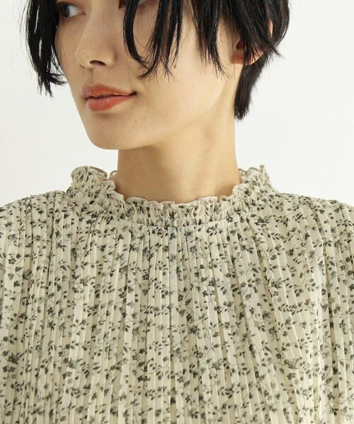 OZOC（オゾック）の「[洗える]花柄プリーツワンピ（ワンピース/ドレス・レディース・ライトベージュ(151)/カーキ(127)/ブラック(119)・38(M)）」の11枚目の写真