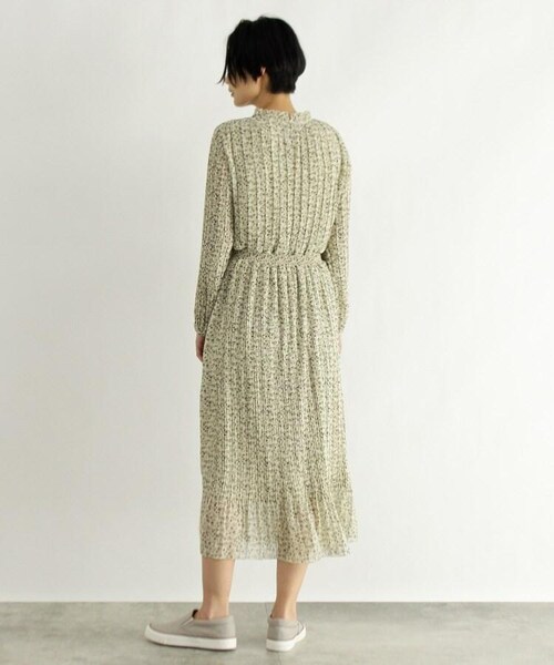 OZOC（オゾック）の「[洗える]花柄プリーツワンピ（ワンピース/ドレス・レディース・ライトベージュ(151)/カーキ(127)/ブラック(119)・38(M)）」の7枚目の写真