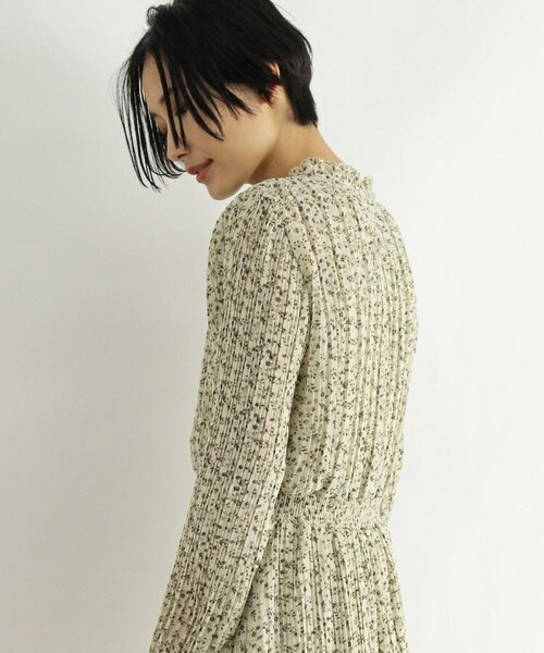 OZOC（オゾック）の「[洗える]花柄プリーツワンピ（ワンピース/ドレス・レディース・ライトベージュ(151)/カーキ(127)/ブラック(119)・38(M)）」の9枚目の写真