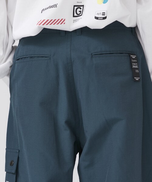 SHAREEF（シャリーフ）の「STUDIOUS限定SIDE DESIGN TECH CARGO PANTS（パンツ・メンズ・BLACK・1/2）」の9枚目の写真