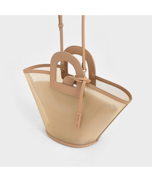 CHARLES & KEITH（チャールズ & キース）の「【2020 SPRING 新作】メッシュ トラペーズバッグ / Mesh Trapeze Bag （Beige）（バッグ・レディース・Beige・M/FREE）」の3枚目の写真