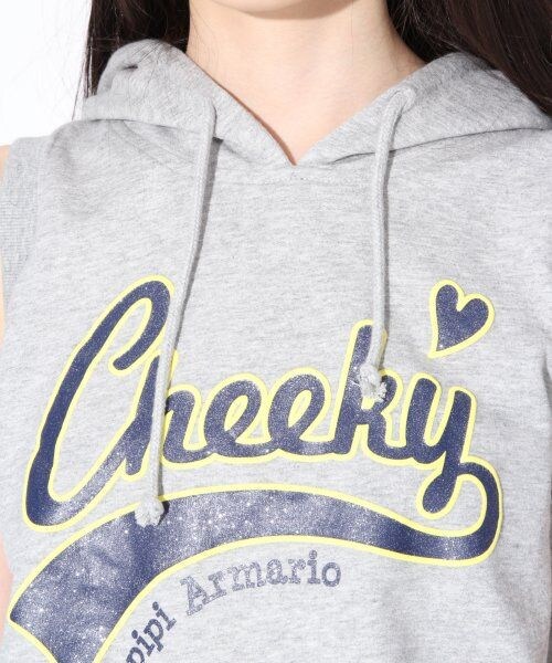 repipi armario（レピピ アルマリオ）の「★新作★チアロゴフードノースリ（トップス・レディース・グレー/レッド/ネイビー・ＸＳ/Ｓ/Ｍ）」の6枚目の写真