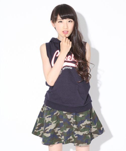 repipi armario（レピピ アルマリオ）の「★新作★チアロゴフードノースリ（トップス・レディース・グレー/レッド/ネイビー・ＸＳ/Ｓ/Ｍ）」の2枚目の写真