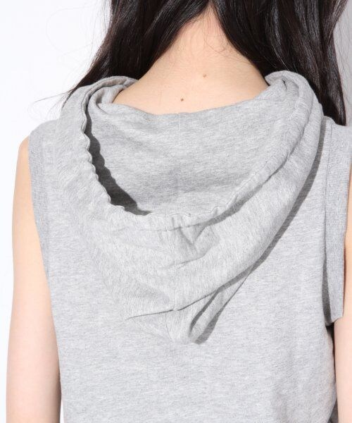 repipi armario（レピピ アルマリオ）の「★新作★チアロゴフードノースリ（トップス・レディース・グレー/レッド/ネイビー・ＸＳ/Ｓ/Ｍ）」の9枚目の写真