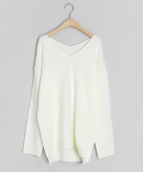 DHOLIC（ディーホリック）の「アンバランスヘムVネック二ット（ニット/セーター・レディース・ベージュ/グリーン/ホワイト・FREE）」の2枚目の写真