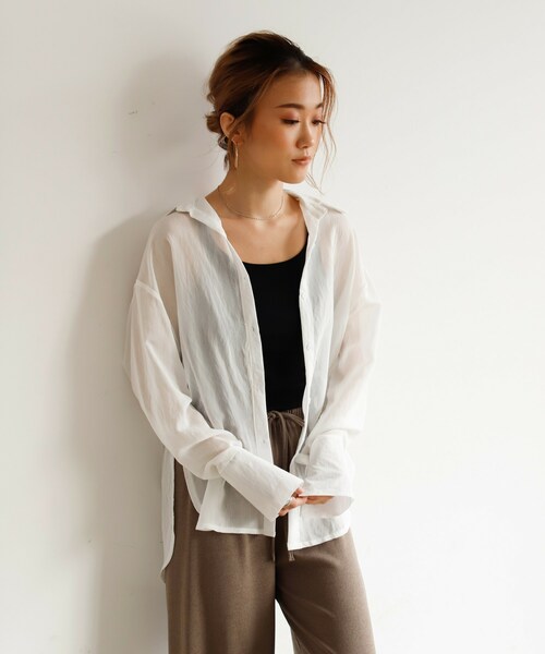 Auntie Rosa Holiday（アンティローザホリデー）の「サテンルーズシャツ（シャツ/ブラウス・レディース・グレー/ホワイト/ブルー・FREE）」の2枚目の写真