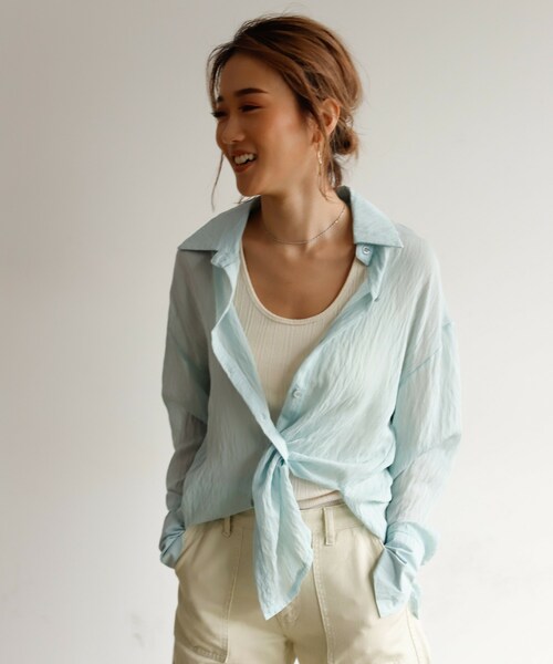 Auntie Rosa Holiday（アンティローザホリデー）の「サテンルーズシャツ（シャツ/ブラウス・レディース・グレー/ホワイト/ブルー・FREE）」の3枚目の写真