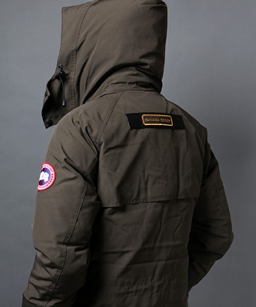 美品　  カムループス XS ネイビー CANADA GOOSE（カナダグース）の「KAMLOOPS 【7月25日販売開始