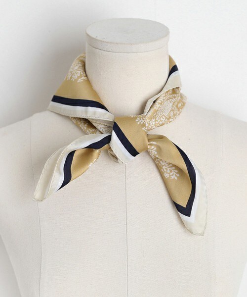 DHOLIC（ディーホリック）の「ペイズリー配色スカーフ（バンダナ/スカーフ・レディース・ブルー/ベージュ/グリーン/ホワイト/ブラック・FREE）」の4枚目の写真