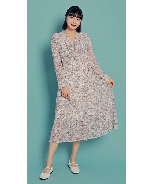 HOTPING（ホッピン）の「フレアVネックラップフラワーロングワンピース（ワンピース・レディース・Black/White・XS-S/M-L/L-XL）」の2枚目の写真