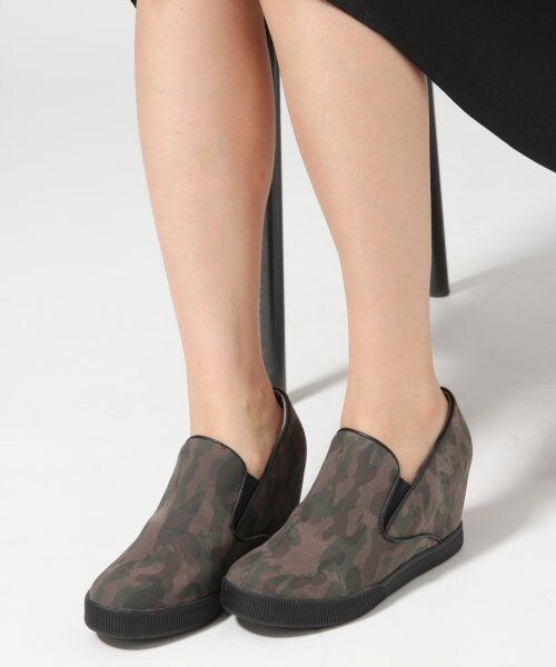 LEPSIM（レプシィム）の「【NEW ARRIVAL】インヒールスリッポンＡＷ（シューズ・レディース・ブラック/チドリ/ライトベージュ/カモフラ・Ｍ/Ｌ）」の2枚目の写真