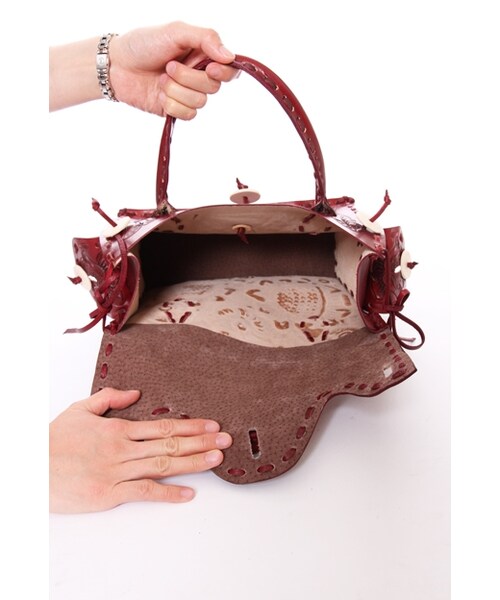 GRACE CONTINENTAL（グレースコンチネンタル）の「カービングバッグS（バッグ・レディース・カーキ/ベージュ/レッド/ブルー/ブラウン/ダークブラウン/グレー/ブラック・F）」の21枚目の写真