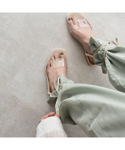 Lavish Gate（ラヴィッシュゲート）の「shoes-02093　エコスエード レースアップ クリア サンダル　ブラック　エクリュ　マスタード（サンダル・レディース・その他）」の5枚目の写真