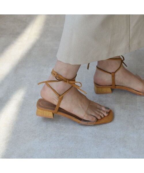 Lavish Gate（ラヴィッシュゲート）の「shoes-02093　エコスエード レースアップ クリア サンダル　ブラック　エクリュ　マスタード（サンダル・レディース・その他）」の4枚目の写真