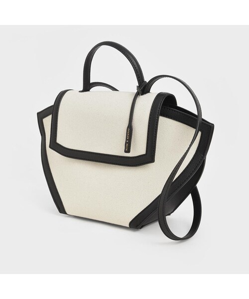 CHARLES & KEITH（チャールズ & キース）の「【再入荷】【2020 SPRING】ラージトラペーズ トップハンドルバッグ / Large Trapeze Top Handle Bag （Black Textured）（バッグ・レディース・Black Textured・L/FREE）」の3枚目の写真