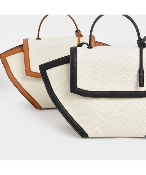 CHARLES & KEITH（チャールズ & キース）の「【再入荷】【2020 SPRING】ラージトラペーズ トップハンドルバッグ / Large Trapeze Top Handle Bag （Black Textured）（バッグ・レディース・Black Textured・L/FREE）」の4枚目の写真