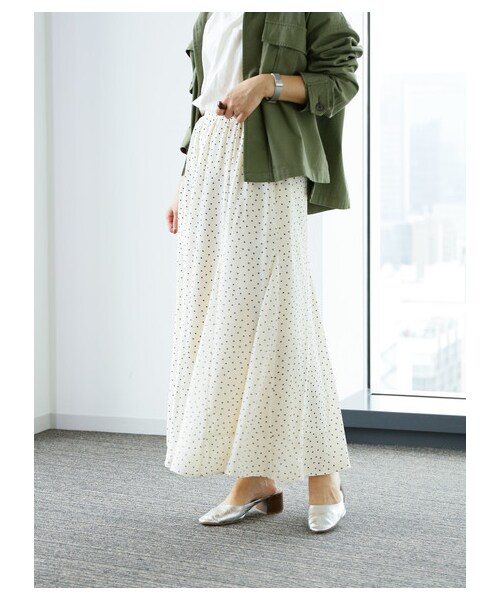 earth music&ecology（アースミュージックアンドエコロジー）の「綺麗フレアスカート(パターン)（スカート・ブラック/ピンク/ドット/フラワーブラック/フラワー/ドットブラック・F）」の2枚目の写真