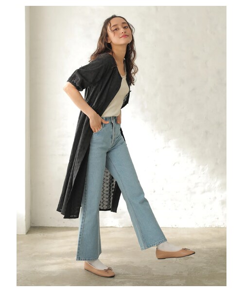 E hyphen world gallery（イーハイフンワールドギャラリー）の「【先行予約】Lee フレアパンツ（パンツ・ライトインディゴ/ミディアムインディゴ・S/M）」の9枚目の写真