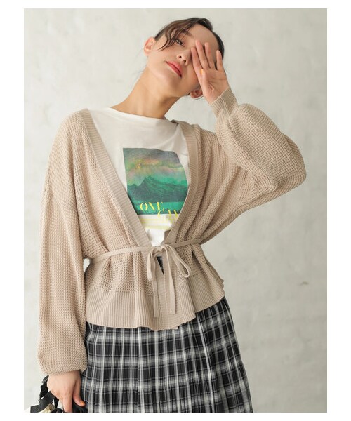 E hyphen world gallery（イーハイフンワールドギャラリー）の「【先行予約】スラブ天竺刺繍ロンT（トップス・オレンジ/グリーン/ブルー/パープル・F）」の2枚目の写真