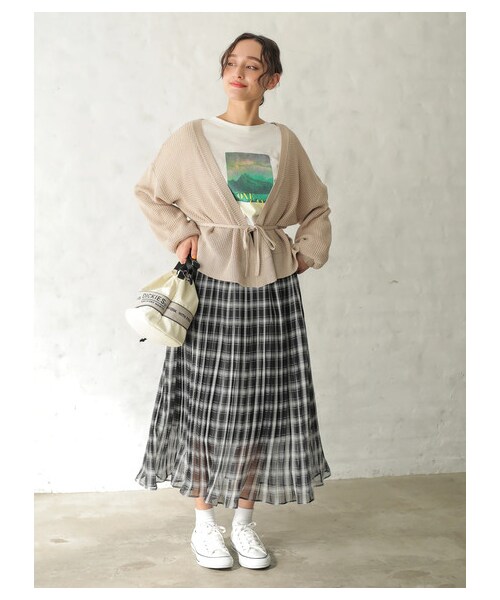 E hyphen world gallery（イーハイフンワールドギャラリー）の「【先行予約】スラブ天竺刺繍ロンT（トップス・オレンジ/グリーン/ブルー/パープル・F）」の3枚目の写真