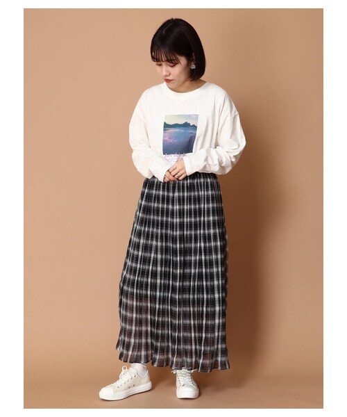 E hyphen world gallery（イーハイフンワールドギャラリー）の「【先行予約】スラブ天竺刺繍ロンT（トップス・オレンジ/グリーン/ブルー/パープル・F）」の8枚目の写真