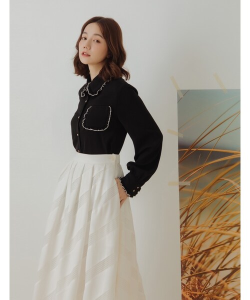 Marjorie（マージョリー）の「蝶的舞動，山型剪裁透視感斜紋裙（トップス・レディース・白・S/M）」の2枚目の写真