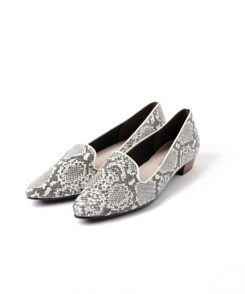 mysty woman(ミスティウーマン)の「カタオシローヒールパンプス(シューズ・オフホワイト/ブラック/パイソン)」の3枚目の写真