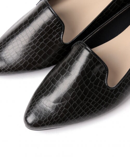 mysty woman(ミスティウーマン)の「カタオシローヒールパンプス(シューズ・オフホワイト/ブラック/パイソン)」の8枚目の写真