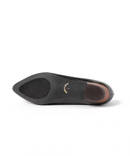 mysty woman(ミスティウーマン)の「カタオシローヒールパンプス(シューズ・オフホワイト/ブラック/パイソン)」の7枚目の写真