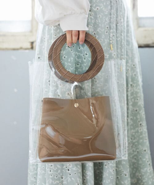 mysty woman（ミスティウーマン）の「型押しハンドルＰＶＣバッグ（バッグ・クリア×モカ/ブラック×アイボリー）」の3枚目の写真