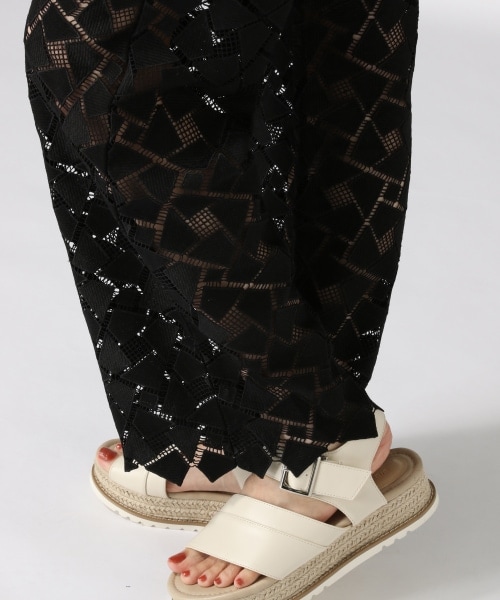 JEANASIS(ジーナシス)の「スカラップソウレースパンツ(パンツ・オフホワイト()/ブラック())」の5枚目の写真