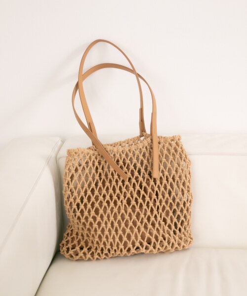 LOWRYS FARM（ローリーズファーム）の「キンチャクツキマクラメトート（バッグ・アイボリー/ベージュ/ブラウン）」の2枚目の写真