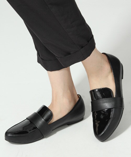 LOWRYS FARM（ローリーズファーム）の「ＡＷエナメルローファー（シューズ・レディース・オフ/ブラック/レオパード・Ｍ/Ｌ）」の2枚目の写真