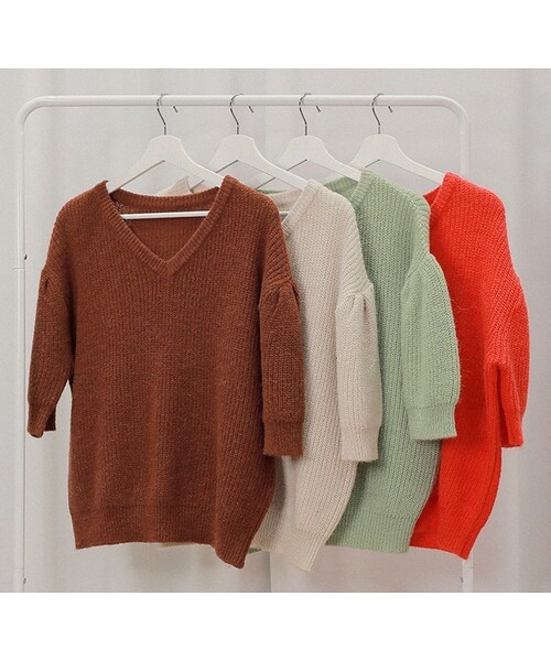 HOTPING（ホッピン）の「バルーンスリーブⅤネック7分丈ニット（ニット/セーター・レディース・White/Red/Green/Brown・フリーサイズ）」の2枚目の写真