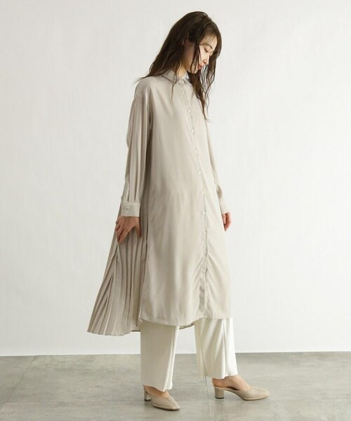 OZOC（オゾック）の「[洗える]バックプリーツシャツワンピース（ワンピース/ドレス・レディース・カーキ(027)/ナチュラル(050)/キャメル(041)・38(M)）」の5枚目の写真