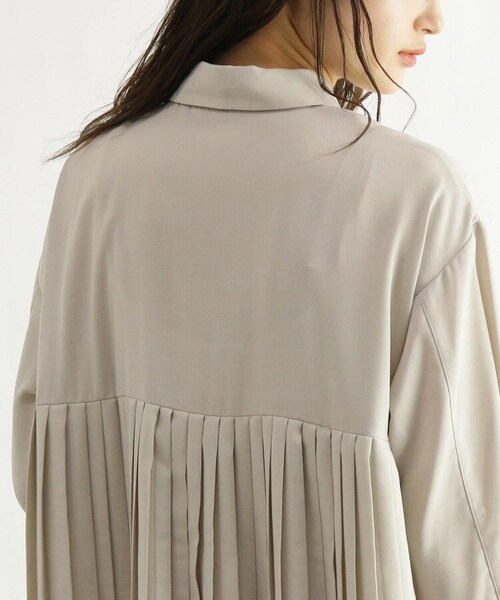 OZOC（オゾック）の「[洗える]バックプリーツシャツワンピース（ワンピース/ドレス・レディース・カーキ(027)/ナチュラル(050)/キャメル(041)・38(M)）」の9枚目の写真