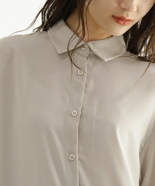 OZOC（オゾック）の「[洗える]バックプリーツシャツワンピース（ワンピース/ドレス・レディース・カーキ(027)/ナチュラル(050)/キャメル(041)・38(M)）」の7枚目の写真