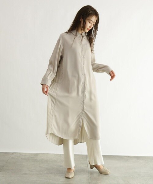 OZOC（オゾック）の「[洗える]バックプリーツシャツワンピース（ワンピース/ドレス・レディース・カーキ(027)/ナチュラル(050)/キャメル(041)・38(M)）」の2枚目の写真
