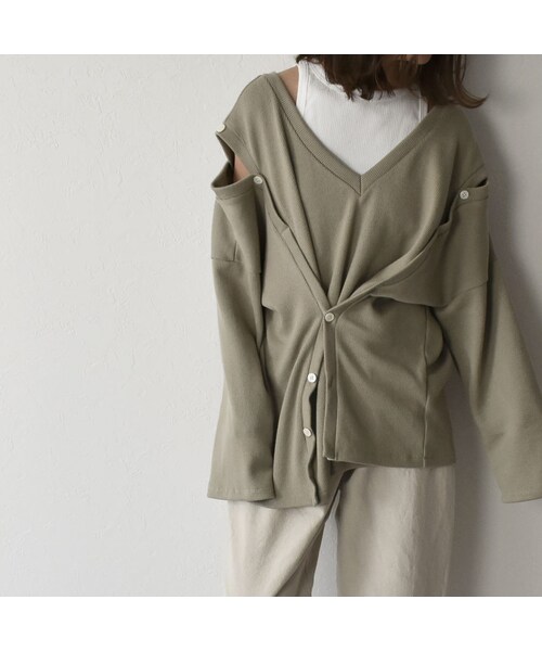 Lavish Gate（ラヴィッシュゲート）の「tops-04031　日本製　Ｖネックボタンデザイン　コットンリブプルオーバー　グレージュ　ピスタチオ　キャメル（Tシャツ/カットソー・レディース・その他）」の3枚目の写真