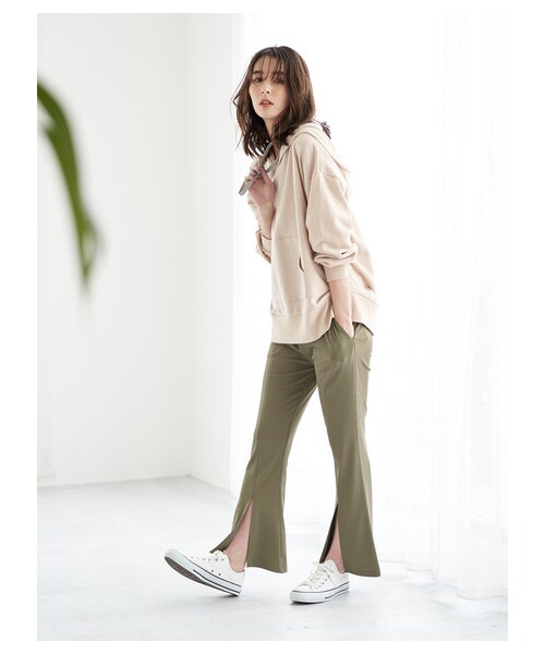 Green　Parks（グリーンパークス）の「・furry rate フロントスリットパンツ（パンツ・アイボリー/ブラック/グレーベージュ/カーキ・F）」の7枚目の写真