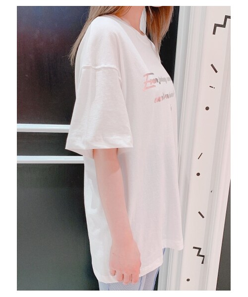 lilLilly(リルリリー)の「メタリックプリントTシャツ(トップス・レディース・WHITE/YELLOW/BLACK・FREE)」の6枚目の写真