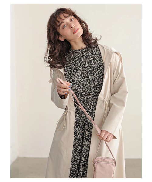 E hyphen world gallery（イーハイフンワールドギャラリー）の「花柄ハイネックワンピース（ワンピース/ドレス・オフホワイト/ブラック/ネイビー・F）」の8枚目の写真