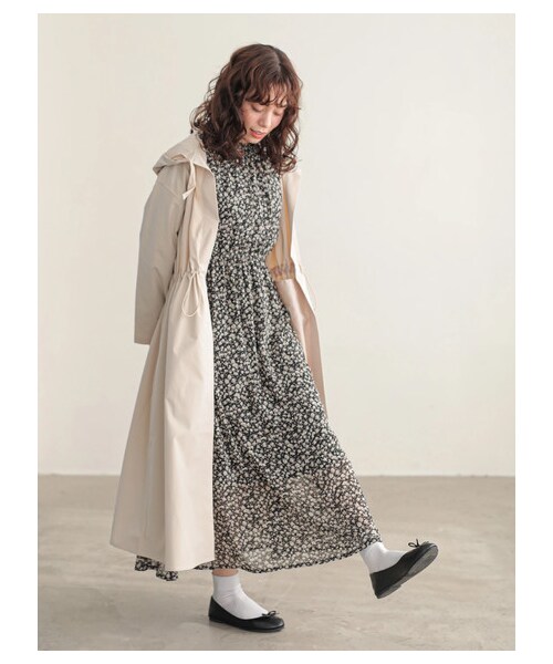 E hyphen world gallery（イーハイフンワールドギャラリー）の「花柄ハイネックワンピース（ワンピース/ドレス・オフホワイト/ブラック/ネイビー・F）」の6枚目の写真