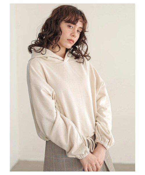 E hyphen world gallery(イーハイフンワールドギャラリー)の「バルーンスリーブギャザーパーカー(トップス・オフホワイト/杢グレー/ベージュ/ピーチ・F)」の2枚目の写真