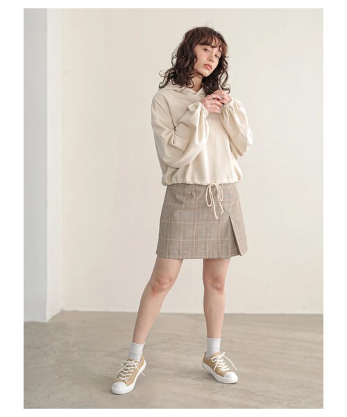 E hyphen world gallery(イーハイフンワールドギャラリー)の「バルーンスリーブギャザーパーカー(トップス・オフホワイト/杢グレー/ベージュ/ピーチ・F)」の3枚目の写真