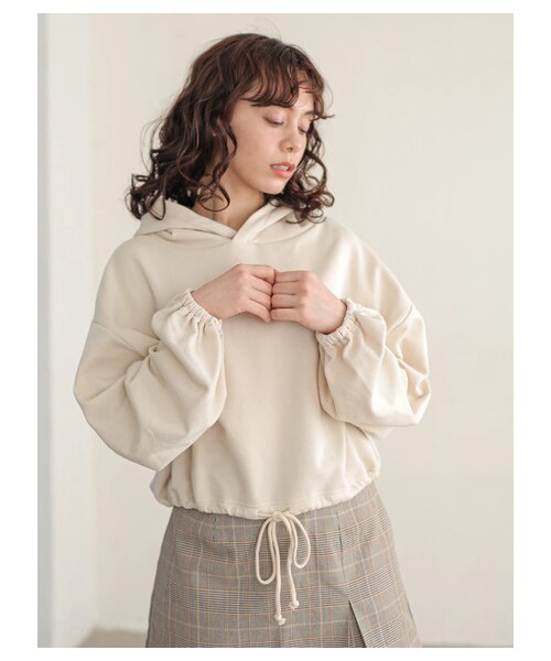 E hyphen world gallery(イーハイフンワールドギャラリー)の「バルーンスリーブギャザーパーカー(トップス・オフホワイト/杢グレー/ベージュ/ピーチ・F)」の1枚目の写真