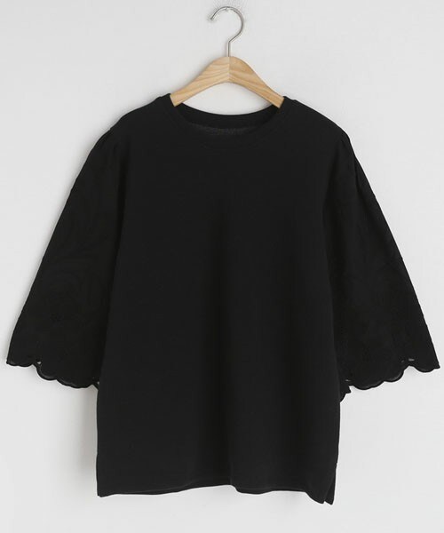 DHOLIC（ディーホリック）の「フラワー刺繍スリーブTシャツ（Tシャツ/カットソー・レディース・ホワイト/ブラック/ブルー・FREE）」の2枚目の写真