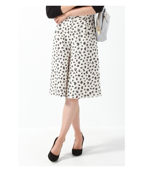 IENA(イエナ)の「レオパードワイドキュロットパンツ(ショート・ハーフパンツ・レディース・ホワイト・36/38/40)」の1枚目の写真