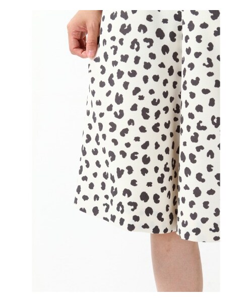 IENA(イエナ)の「レオパードワイドキュロットパンツ(ショート・ハーフパンツ・レディース・ホワイト・36/38/40)」の8枚目の写真