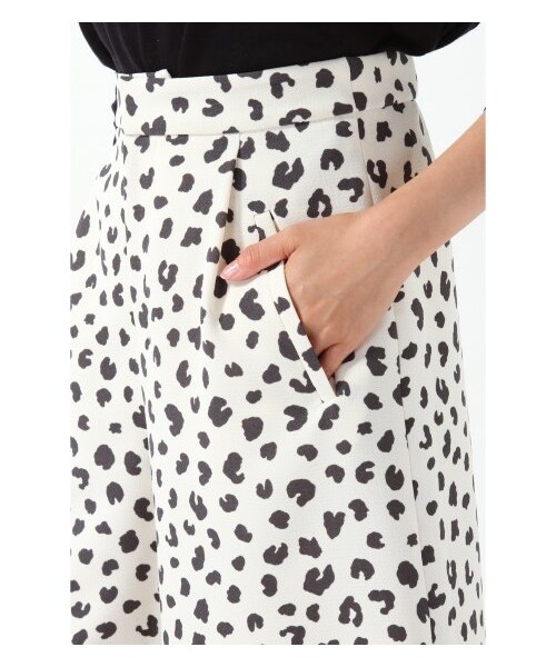 IENA(イエナ)の「レオパードワイドキュロットパンツ(ショート・ハーフパンツ・レディース・ホワイト・36/38/40)」の7枚目の写真